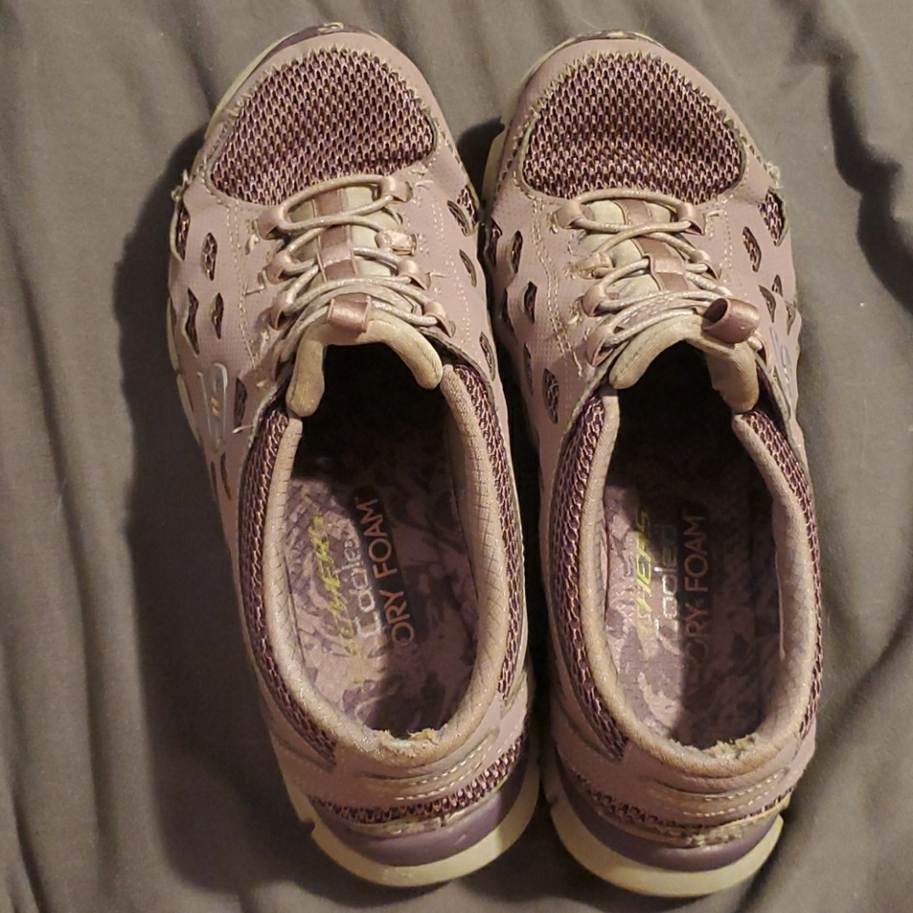 Skechers size 7 memory foam slip on sneakers